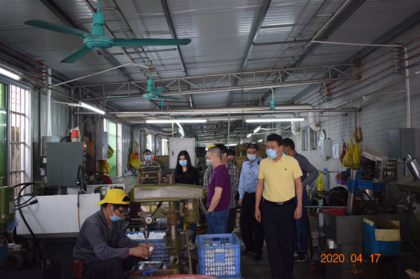 1.恩平市衛(wèi)生健康局副局長謝健湛帶隊開展職業(yè)健康專項督查_副本.jpg