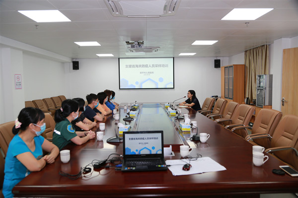 4.市人民醫(yī)院對采樣工作隊隊員進行培訓_副本.jpg