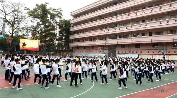 1.“八段錦”進(jìn)校園現(xiàn)場(chǎng)_副本.jpg