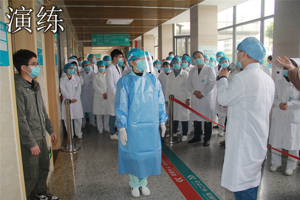 5.模擬普通患者（體溫正常）、發(fā)熱患者、疑似患者、錯(cuò)漏患者的就診場(chǎng)景_副本.jpg