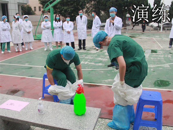 8.模擬穿脫防護(hù)服、消殺場(chǎng)景_副本.jpg