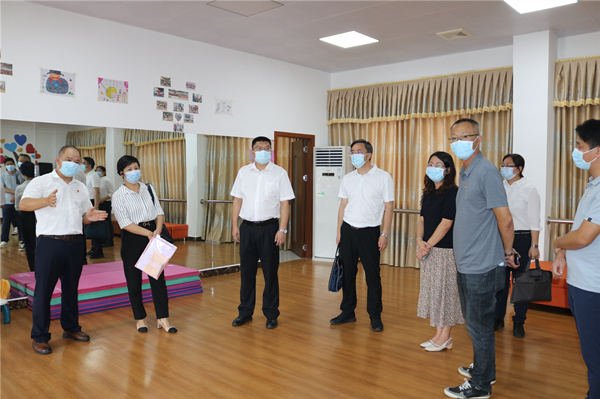 4.現場組調研健康社區(qū)——恩城街道辦小島社區(qū)_副本.jpg