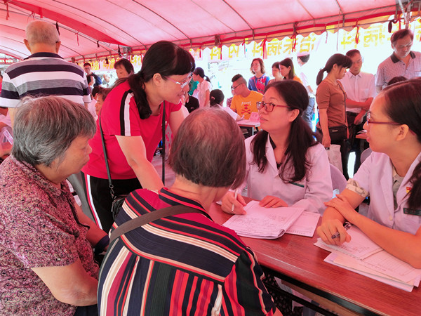 4.義診活動(dòng)現(xiàn)場(chǎng)_副本.jpg