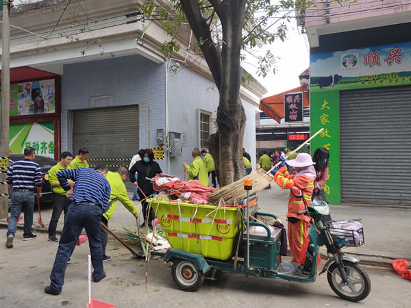 4.市愛衛(wèi)會(huì)各成員單位開展愛國(guó)衛(wèi)生統(tǒng)一大行動(dòng)_副本.jpg