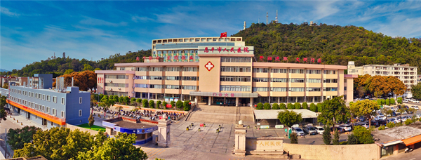 1.恩平市人民醫(yī)院擁有先進的醫(yī)療設(shè)備和高水平的醫(yī)療團隊。_副本.jpg