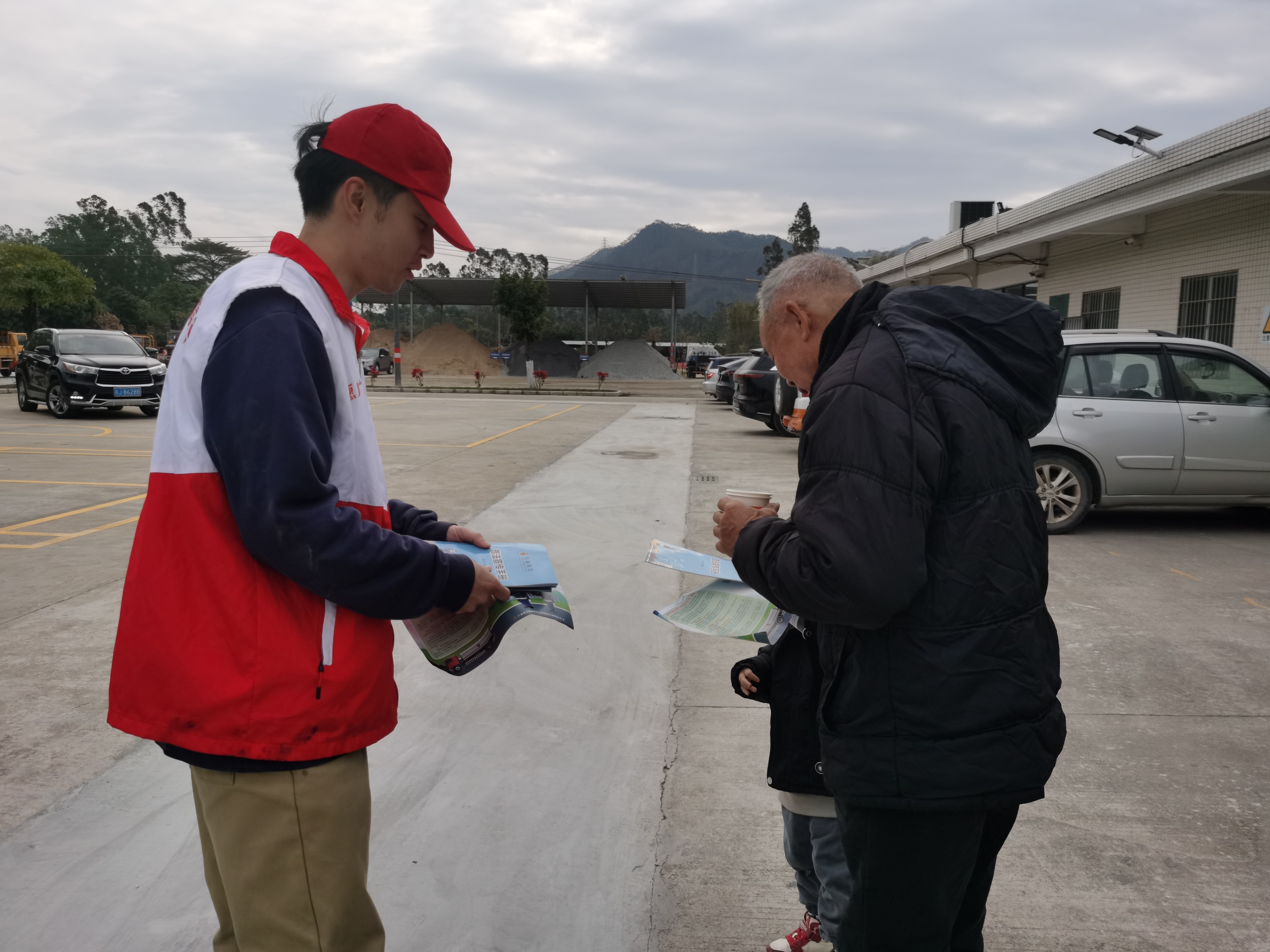“誠實(shí)守信，暢行公路”1.jpg
