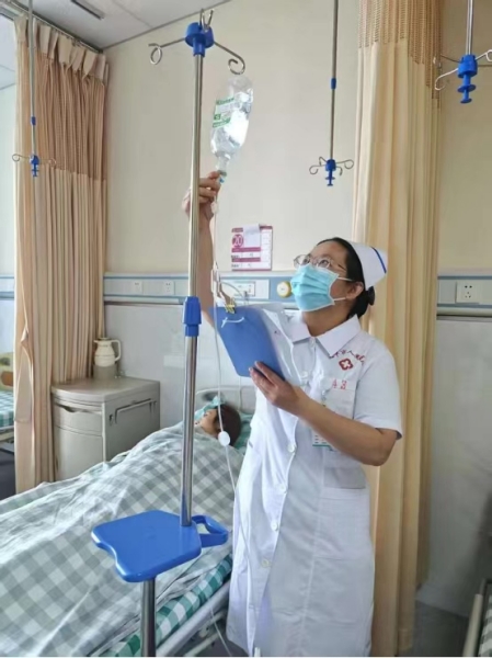 4.恩平市人民醫(yī)院婦科護士長 陳映蘭_副本.jpg