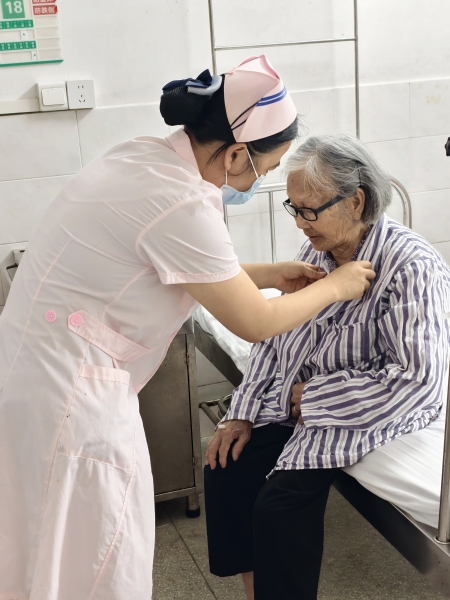 9.恩平市牛江鎮(zhèn)衛(wèi)生院護(hù)理部主任 馮素英_副本.jpg