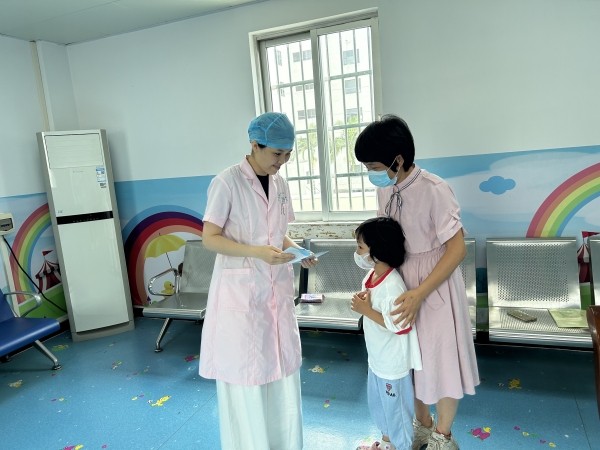 10.恩城街道辦事處平石社區(qū)衛(wèi)生服務(wù)中心預(yù)防保健科科長 梁玉蓉_副本.jpg