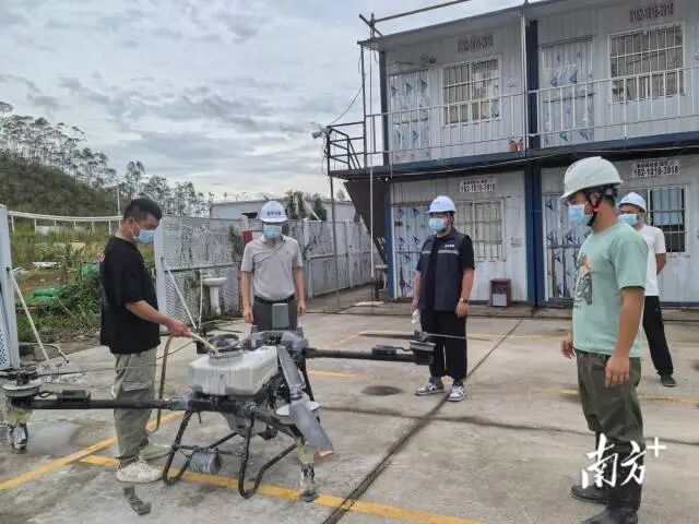 無人機(jī)上陣！恩平建筑工地防蚊滅蚊有“高”招